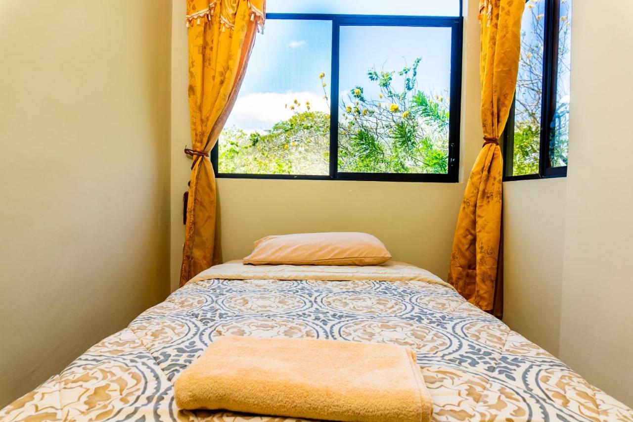 Cucuve Eco Hostal Puerto Baquerizo Moreno Exteriör bild